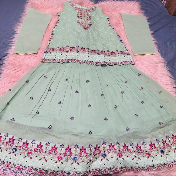 Kids Set in Light Green with Pink Accents